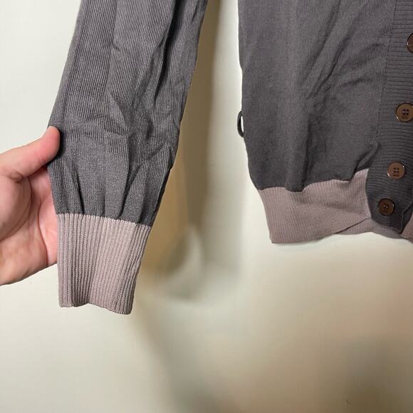 Fendi Long Sleeve V Neck Merino Wool Cardigan Sweater Gray IT 44 US 8 - Picture 4 of 13